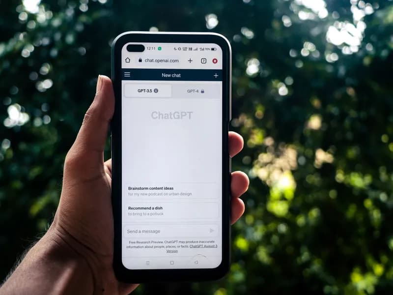 Prozor za razgovor uživo otvoren na web stranici tvrtke
