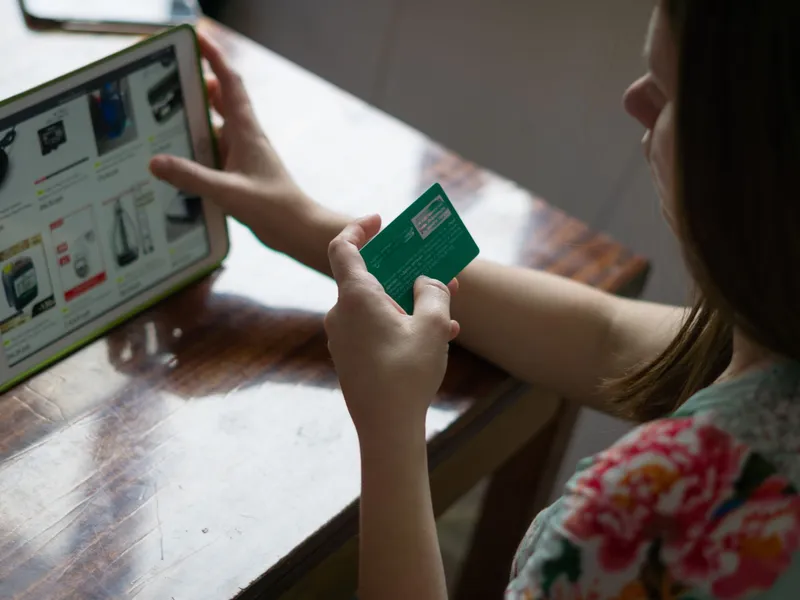 Ikona košarice prikazana na ekranu tijekom online kupnje